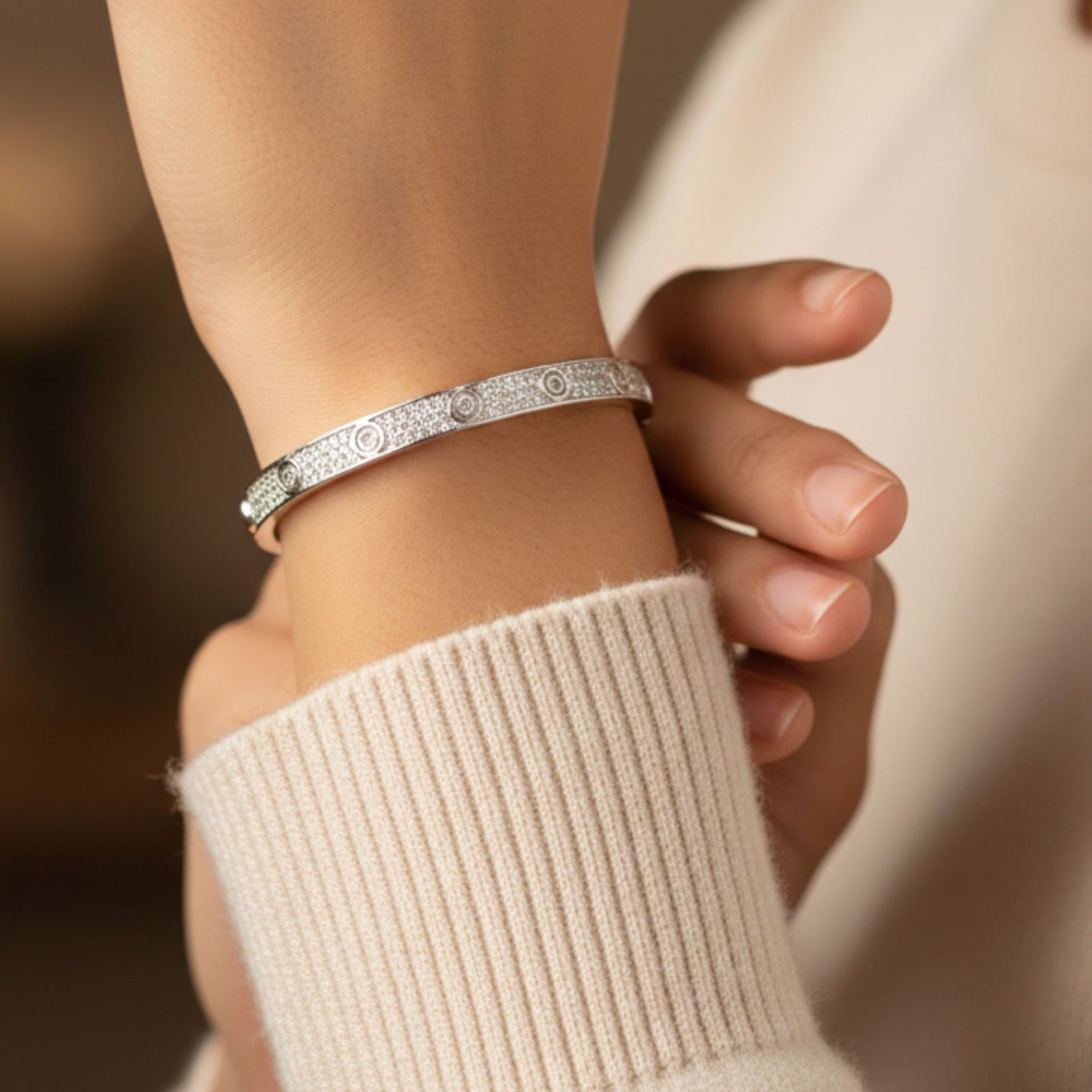 Frosted Circle Shine Bracelet