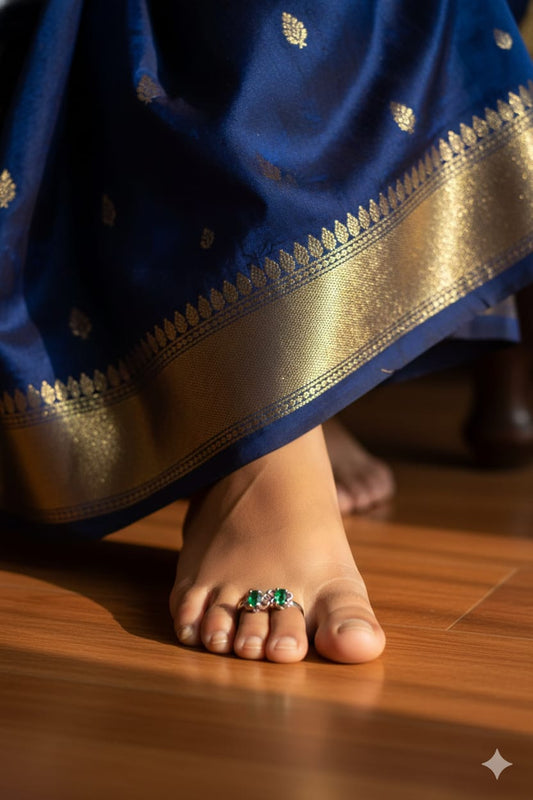 Silver Emerald Twin Leaf Toe Ring