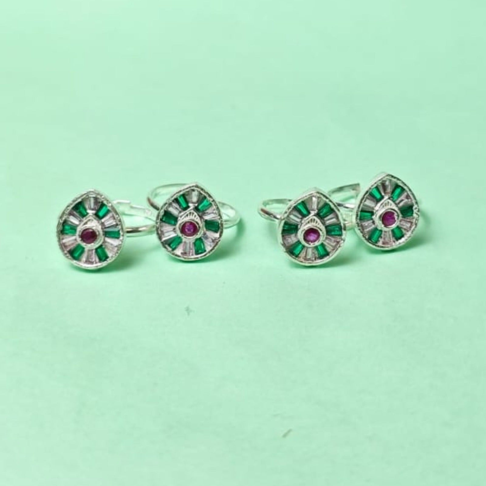 Emerald Radiance Silver ToeRing