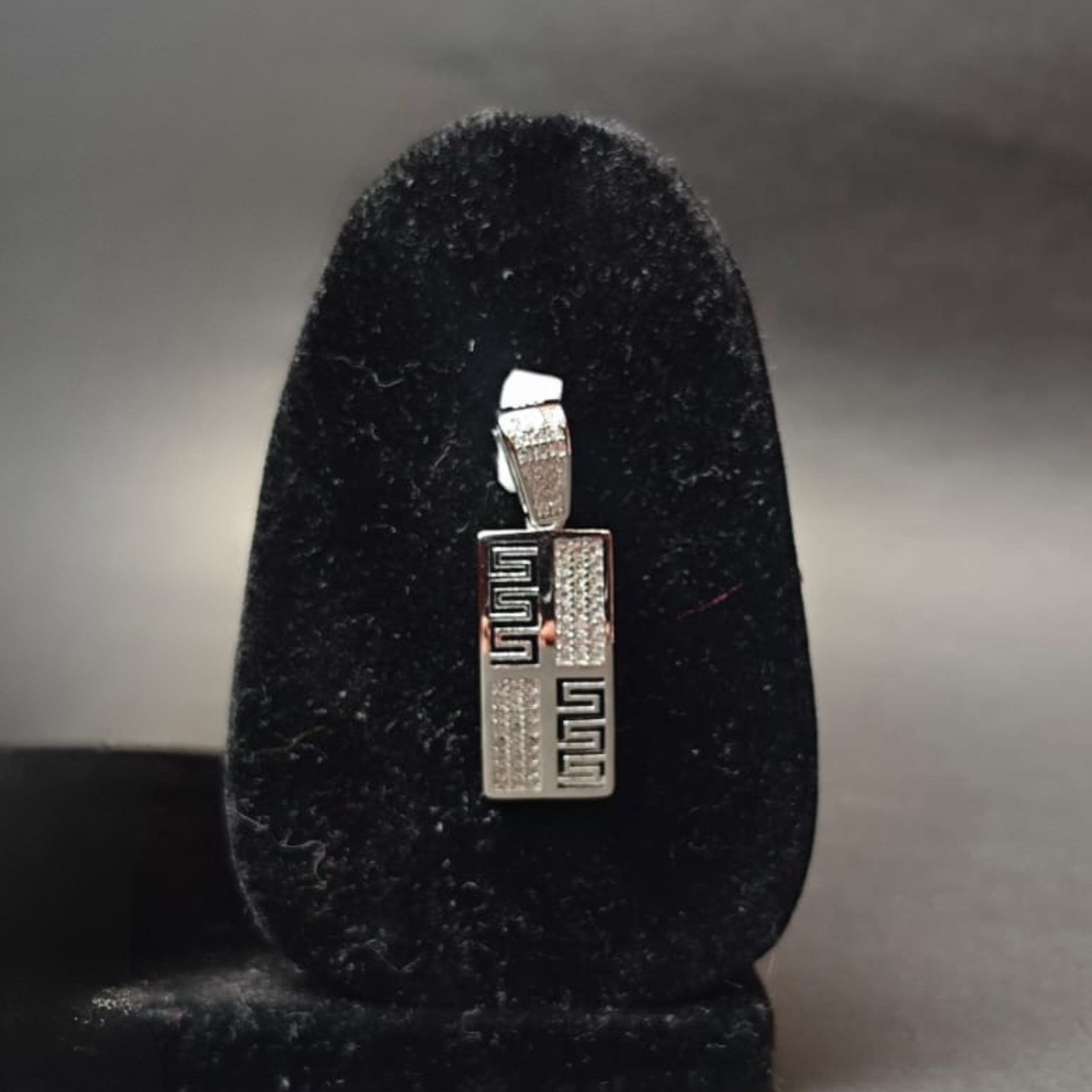 Regal Maze Silver Pendant