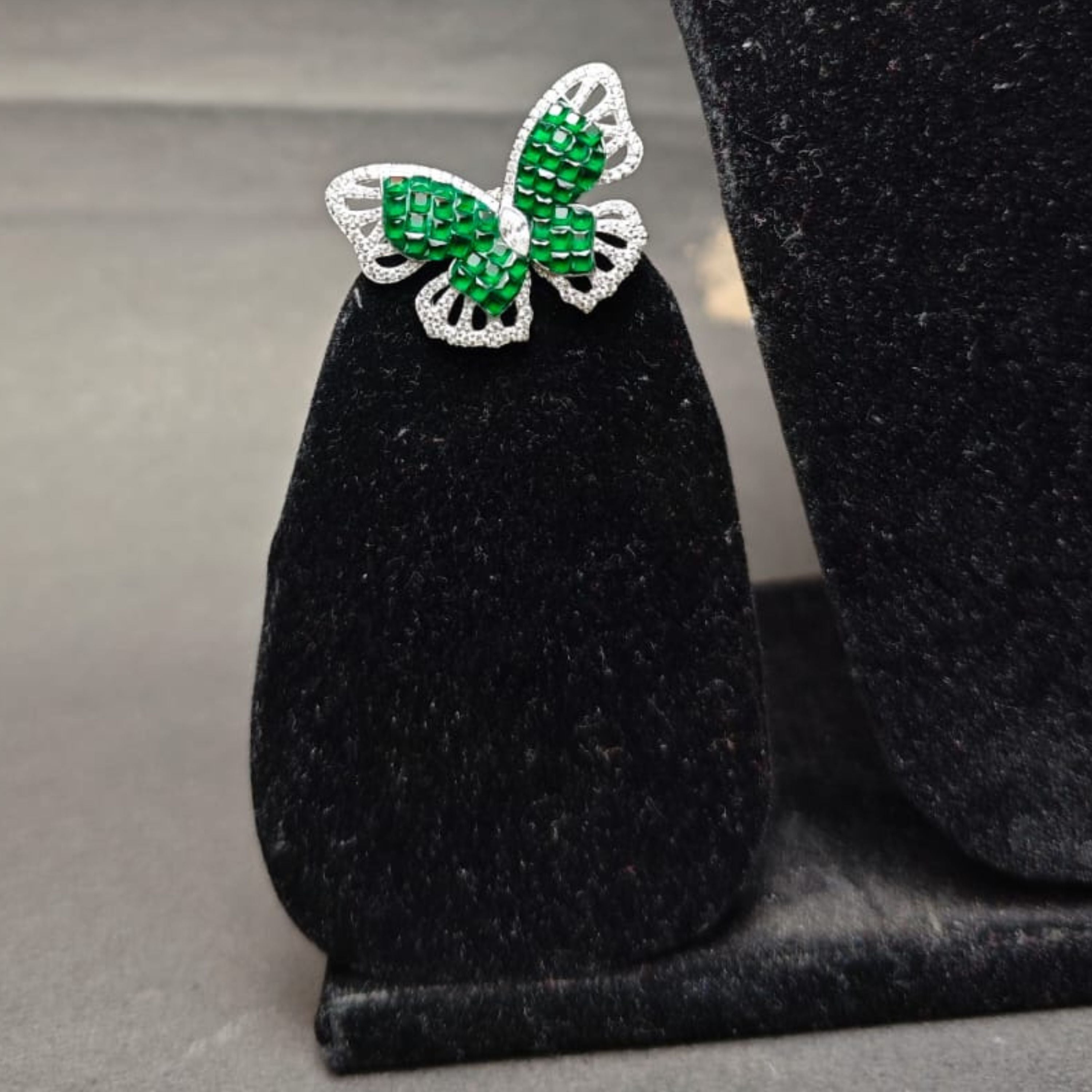 Emerald Flutter Silver Pendant Set