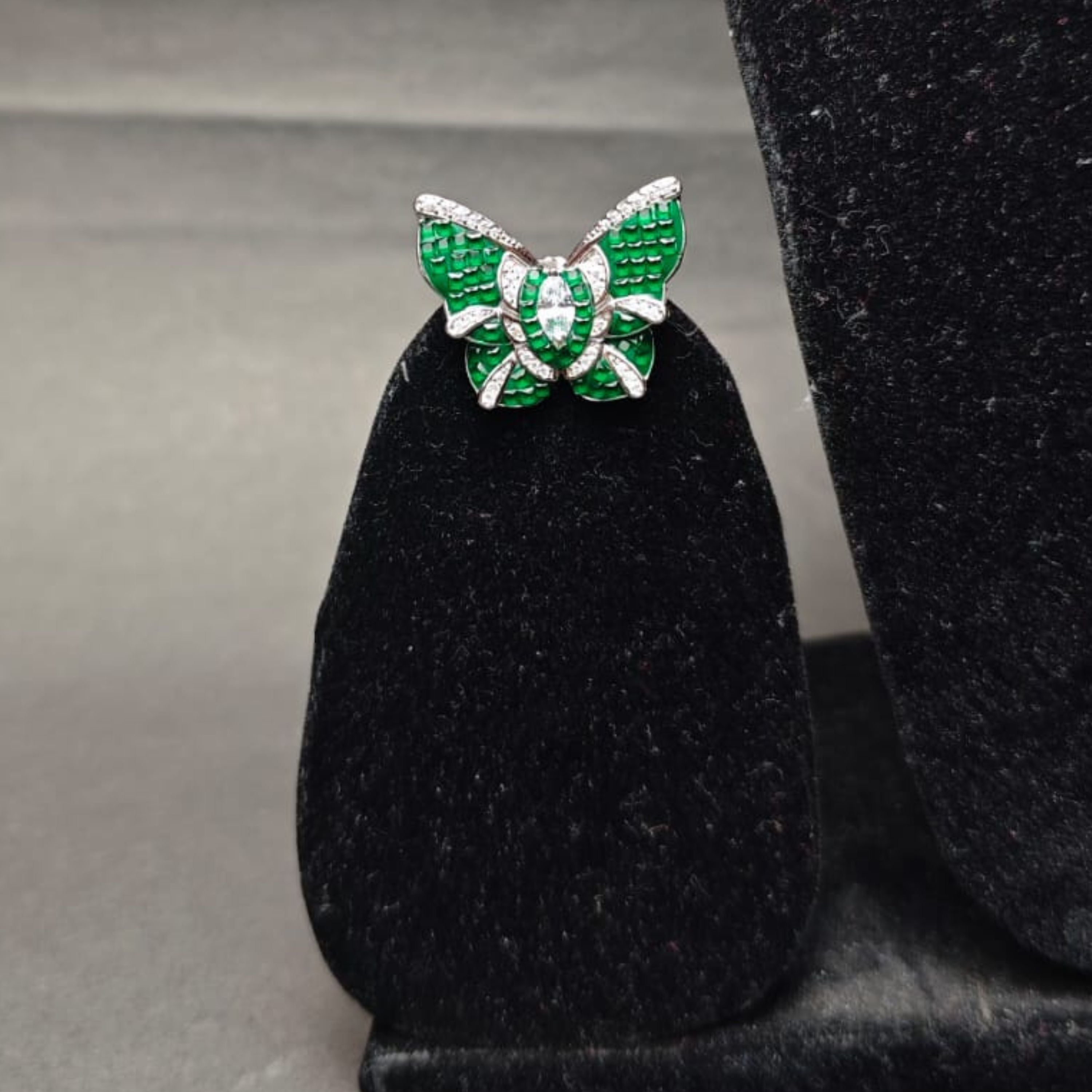 Emerald Flutter Silver Pendant Set