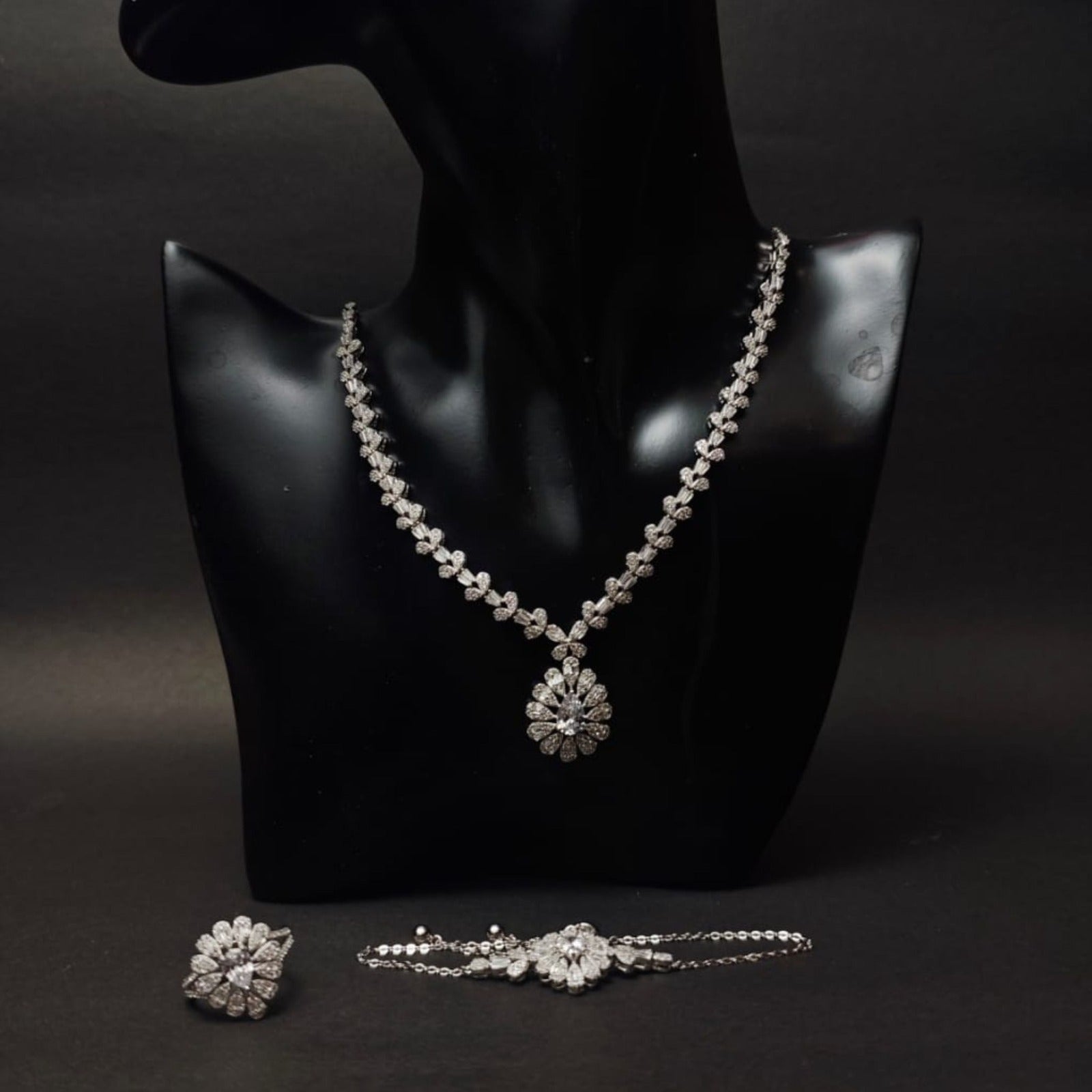Diamond Petal Silver Set